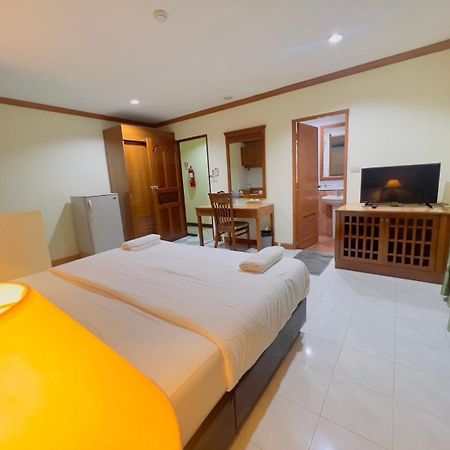 Royal Vista Hotel Patong Exterior photo