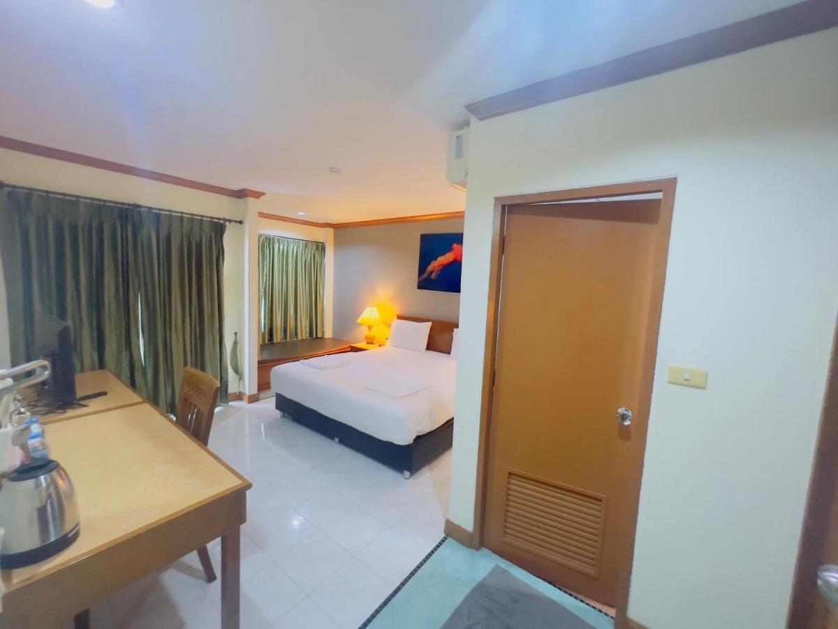Royal Vista Hotel Patong Exterior photo