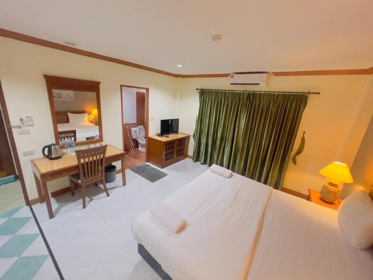 Royal Vista Hotel Patong Exterior photo