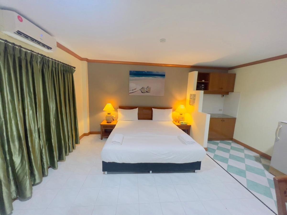 Royal Vista Hotel Patong Exterior photo