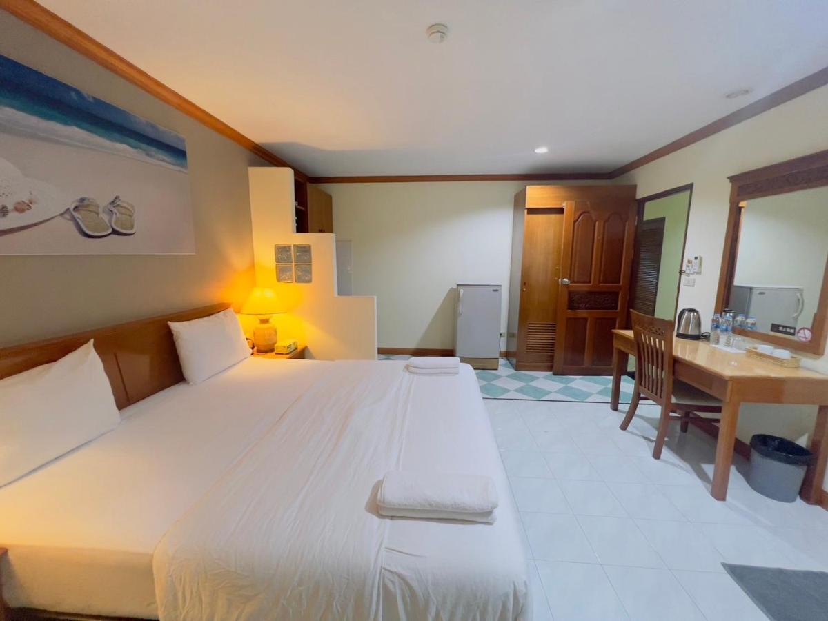 Royal Vista Hotel Patong Exterior photo