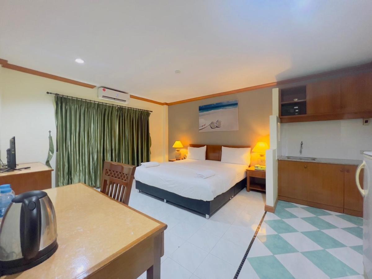 Royal Vista Hotel Patong Exterior photo