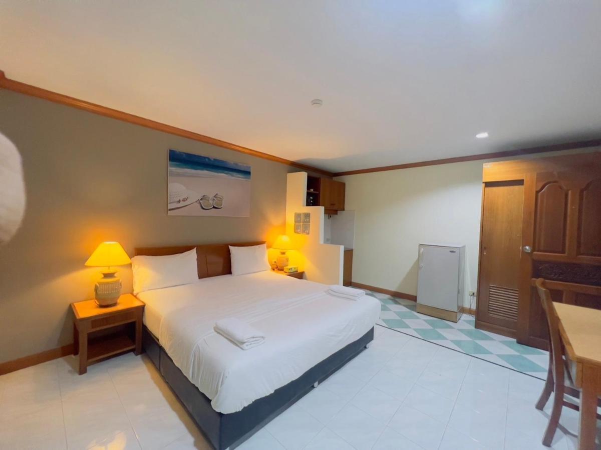 Royal Vista Hotel Patong Exterior photo