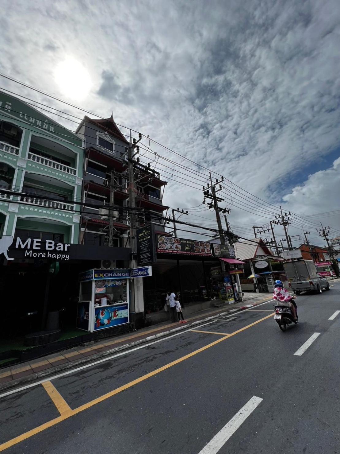 Royal Vista Hotel Patong Exterior photo