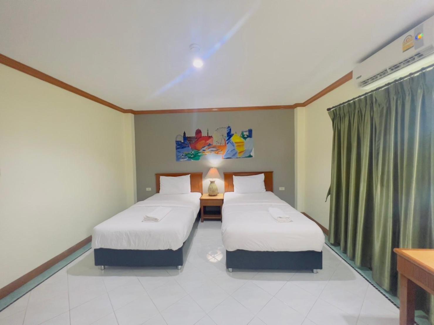 Royal Vista Hotel Patong Exterior photo