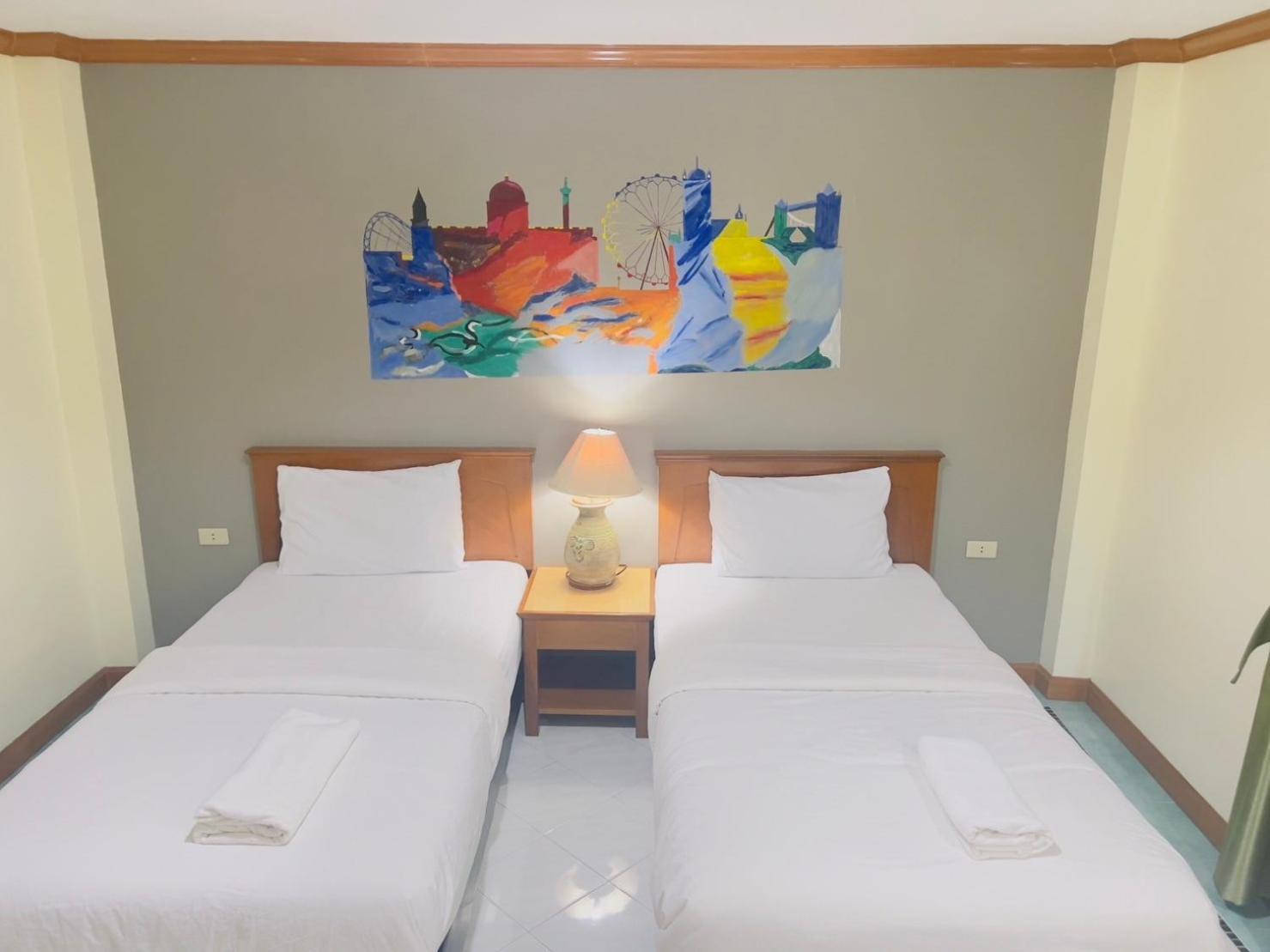 Royal Vista Hotel Patong Exterior photo