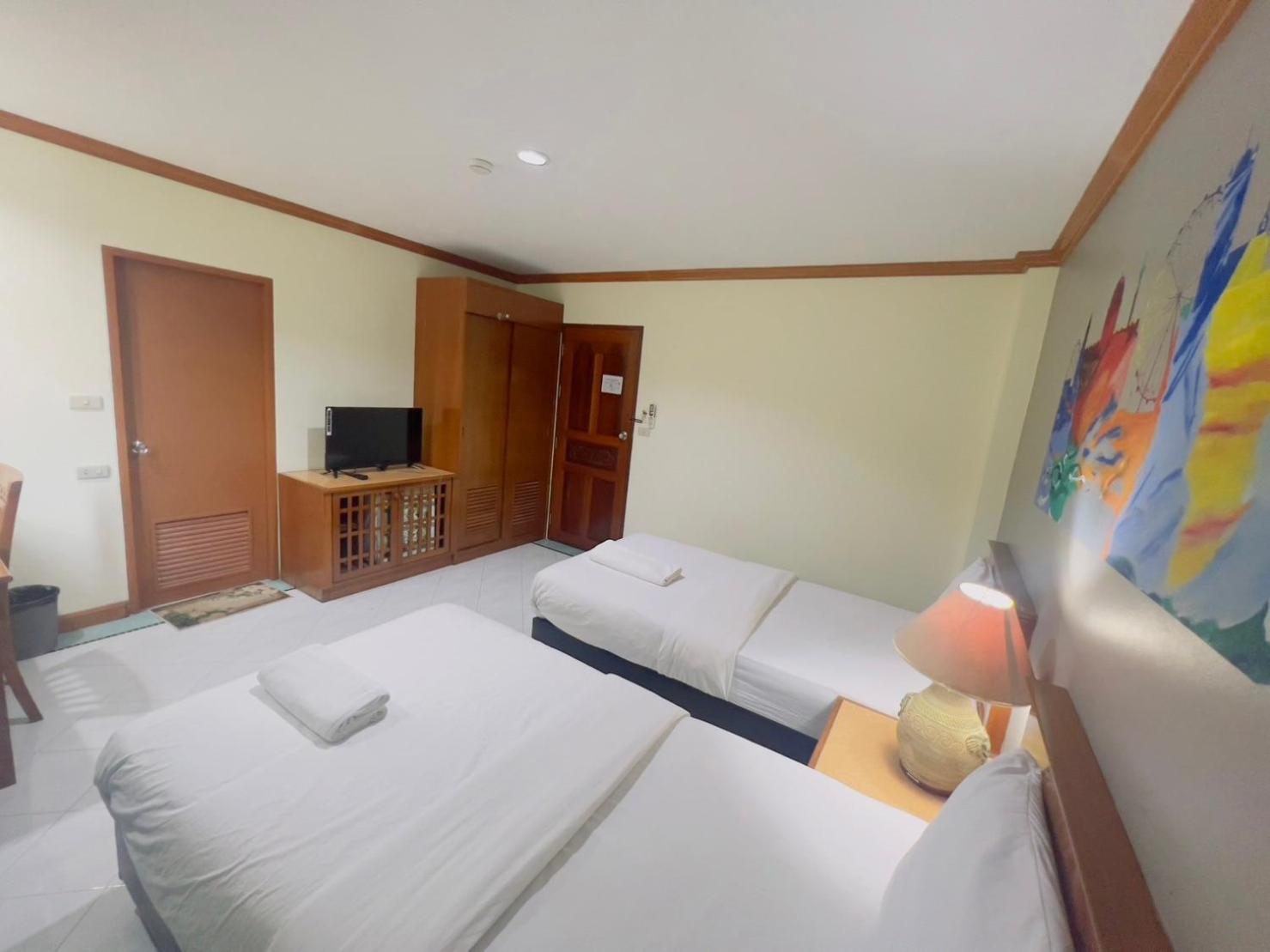 Royal Vista Hotel Patong Exterior photo