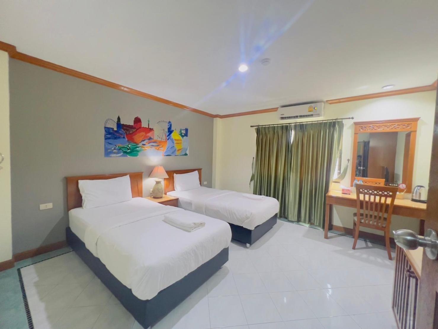 Royal Vista Hotel Patong Exterior photo