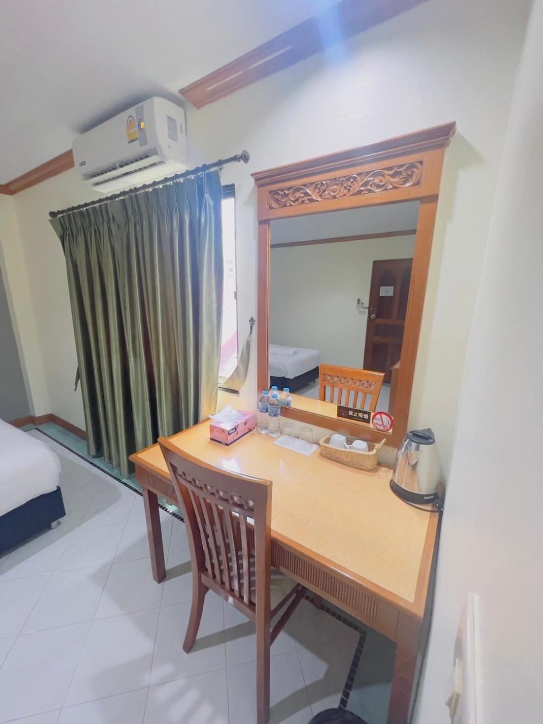 Royal Vista Hotel Patong Exterior photo