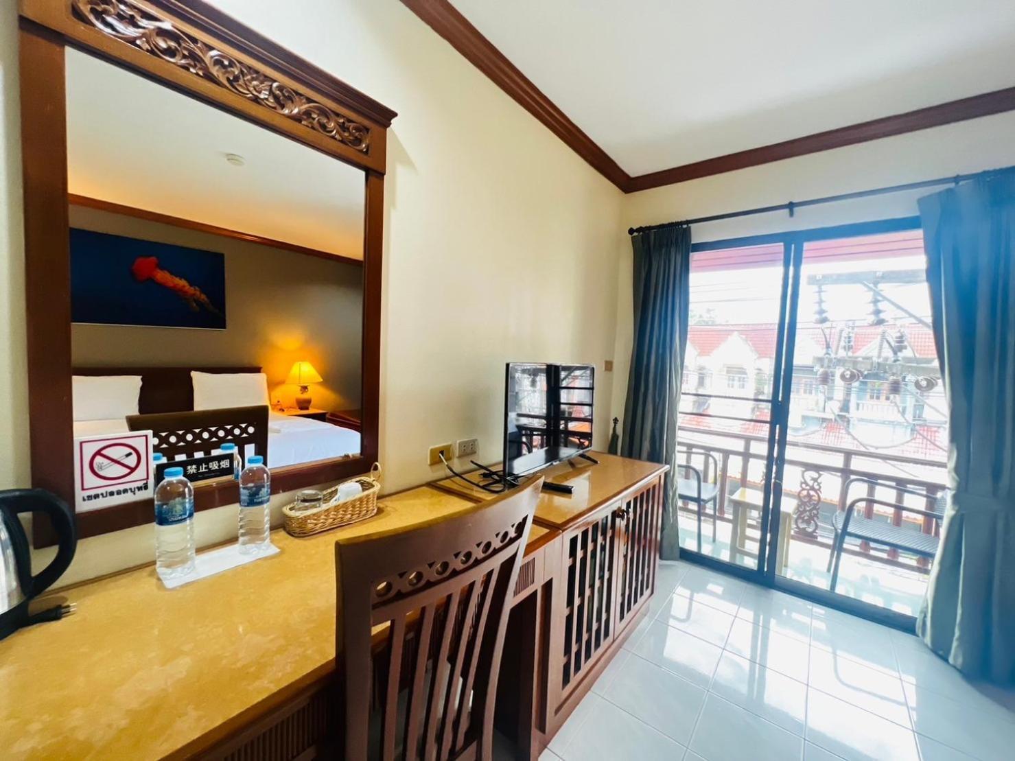 Royal Vista Hotel Patong Exterior photo