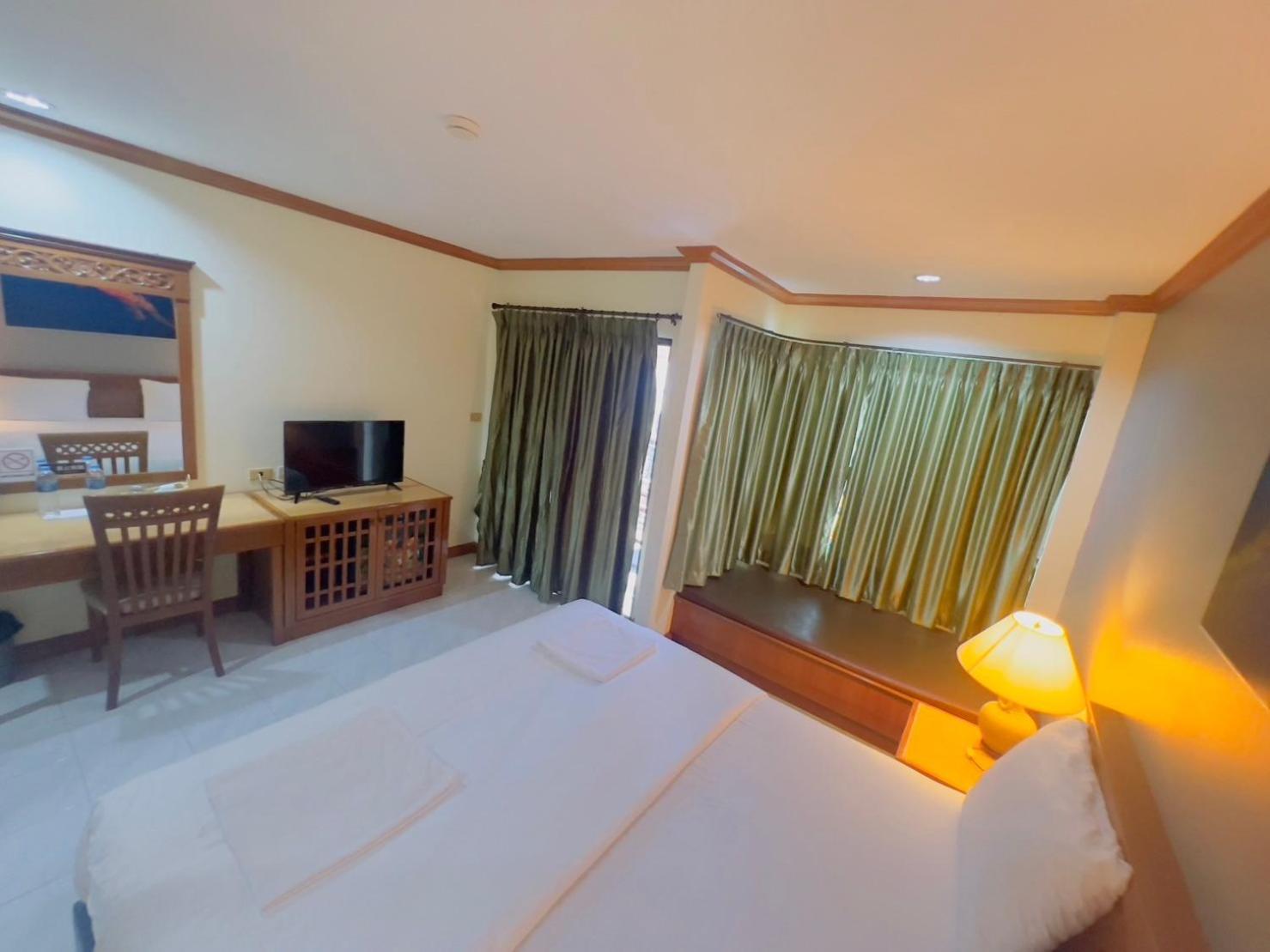 Royal Vista Hotel Patong Exterior photo