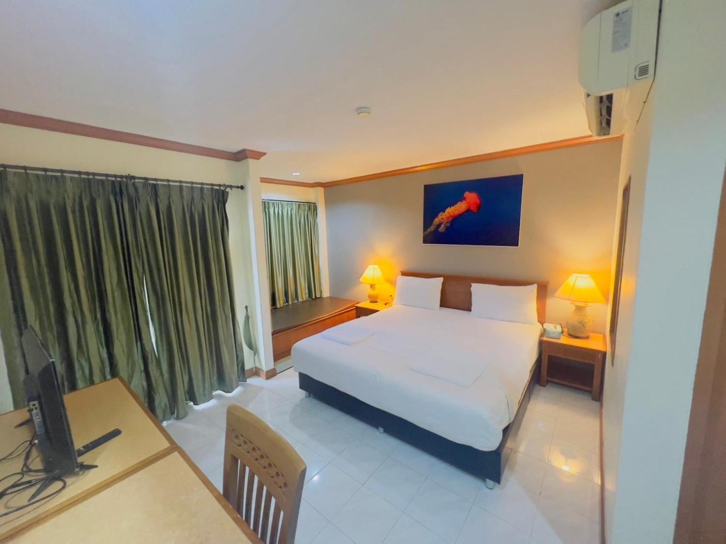 Royal Vista Hotel Patong Exterior photo