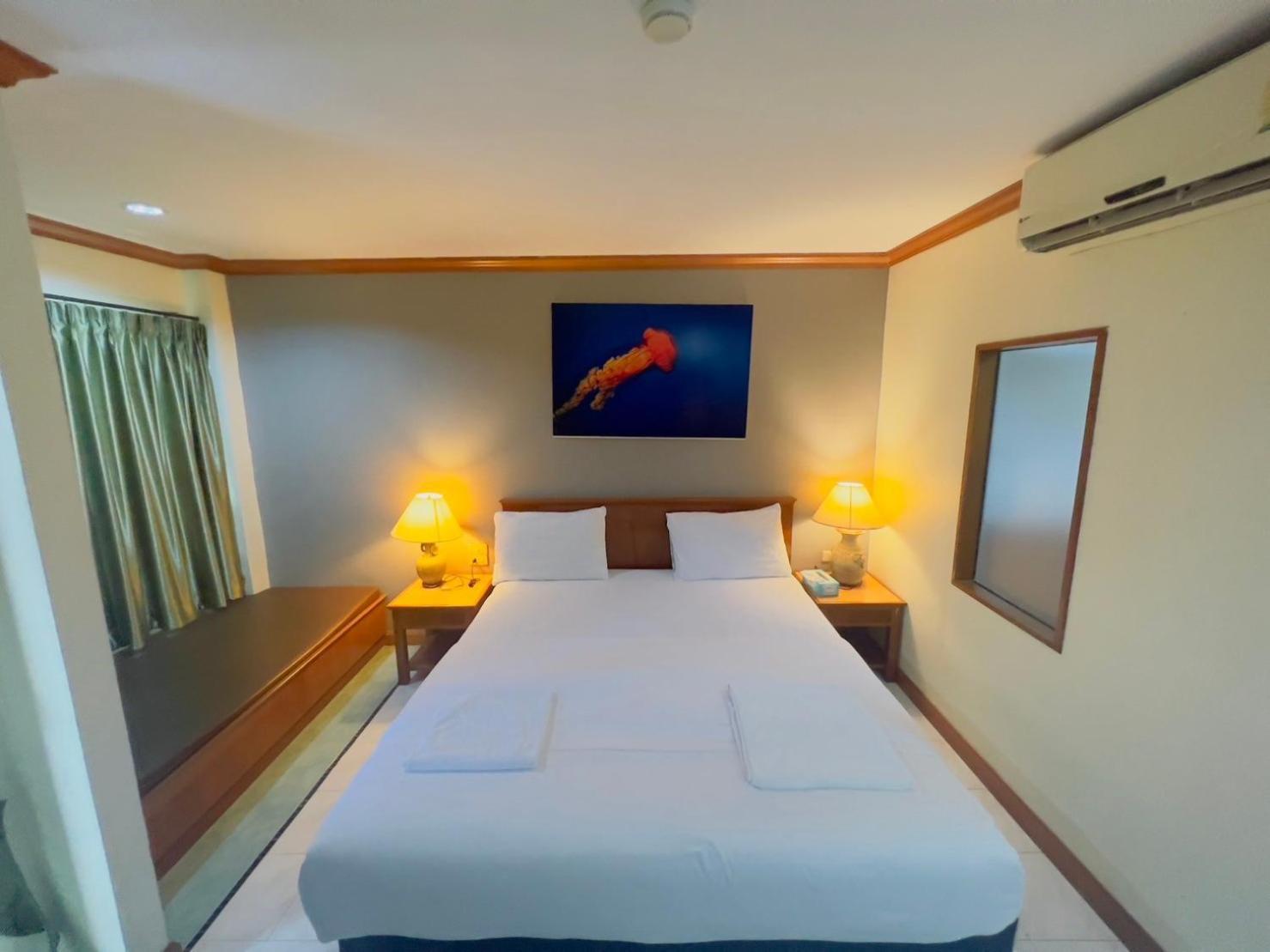 Royal Vista Hotel Patong Exterior photo