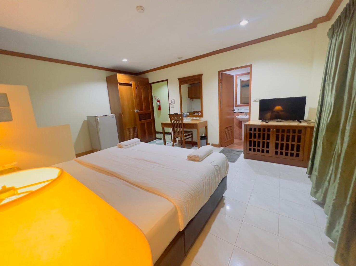 Royal Vista Hotel Patong Exterior photo
